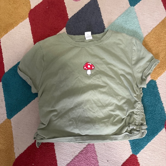 Girls mushroom cropped Tee size 11-12 - Picture 1 of 3